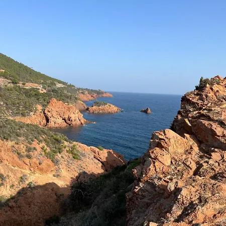 Triangle D Or 55m2 En Bord De Saint-Raphael (Var)