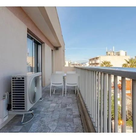 Triangle D Or 55m2 En Bord De * Saint-Raphael (Var)